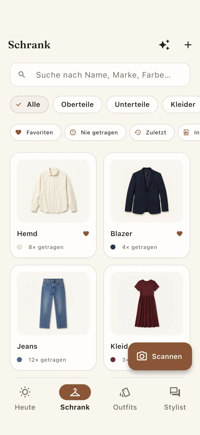 Die Garderobenansicht der App mit verschiedenen Kleidungsstücken